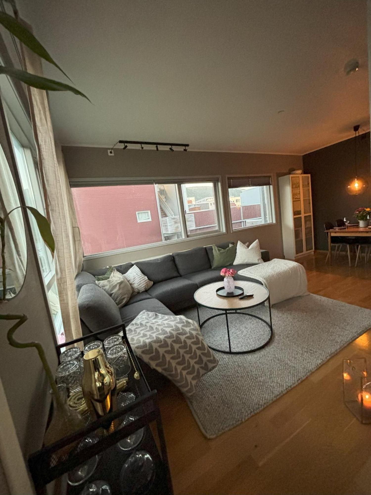Apartment Sentrumsnaer Midt I Sentrum Tromso